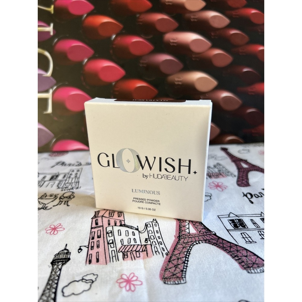 GloWish by Huda Beauty Lightweight Blurring Pressed Powder 12 Extra Rich